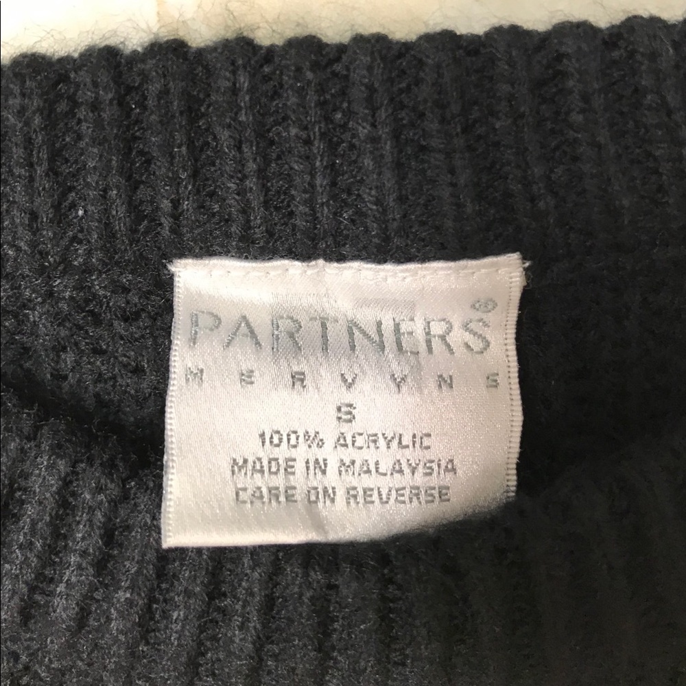 100% ACRYLIC SWEATER
